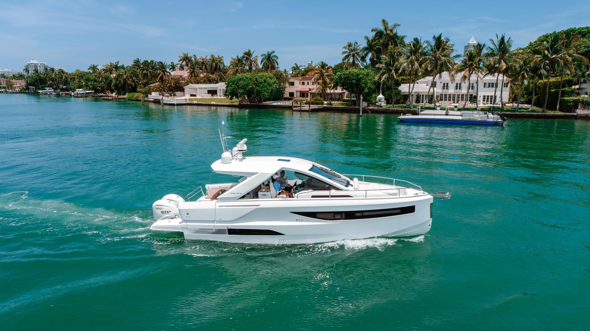 Jeanneau DB 37 OB out board - jeanneau Marseille Pointe Rouge 3