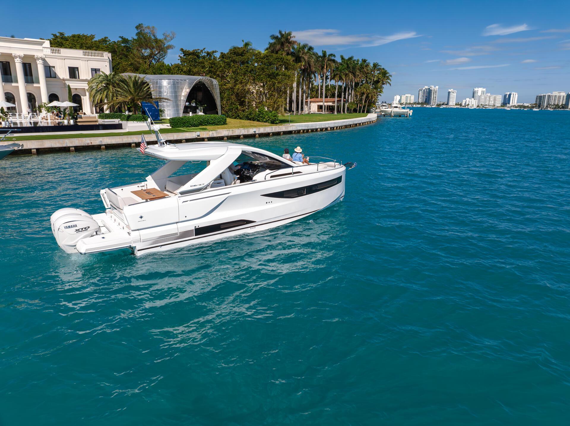 Jeanneau DB 37 OB out board - jeanneau Marseille Pointe Rouge 4