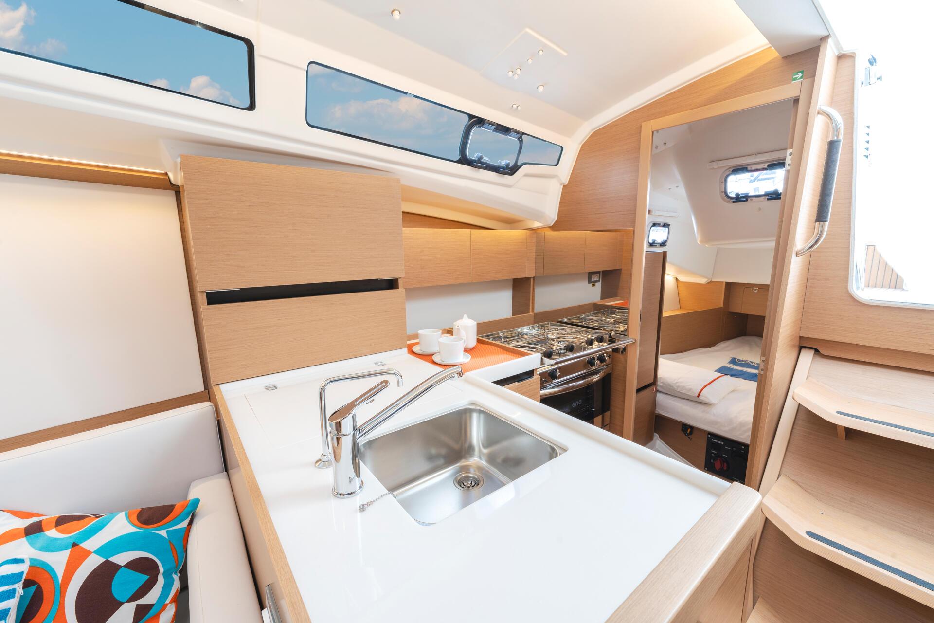 Jeanneau Sun Odyssey 350-Yacht-Mediterranee-00005 Jeanneau Sun Odyssey 350 - Yacht-Mediterranee
