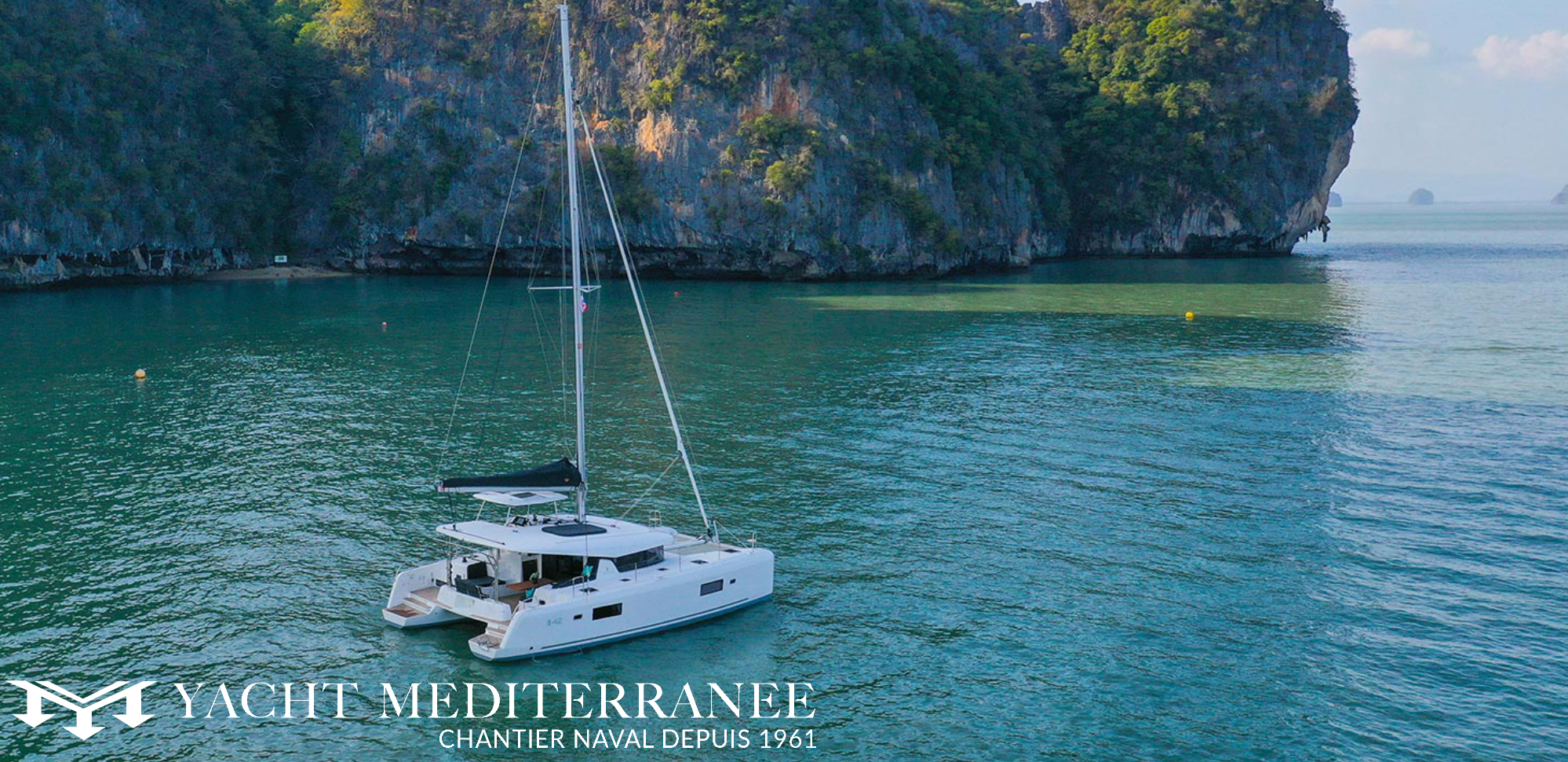 Matrice image haut a boat Catamaran Lagoon 42 Millenium on the water