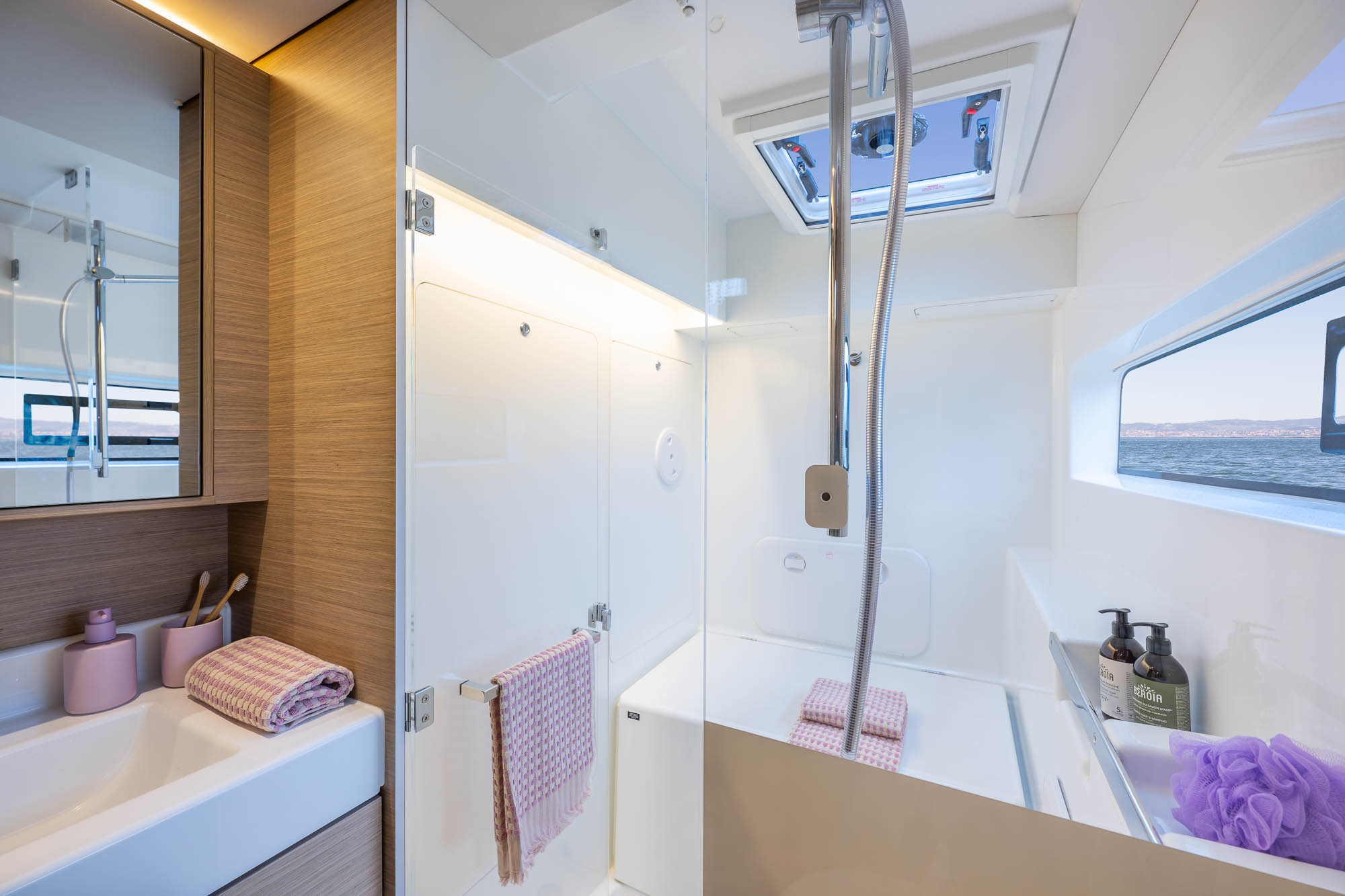 catamaran-lagoon-38-Yacht-Mediterranee-Marseille-00008